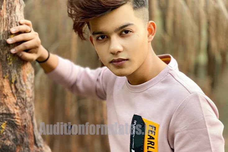 Riyaz Aly Age, Affairs, Net Worth, Height, Bio and More | Music video  models, Photo poses for boy, Photoshoot pose boy